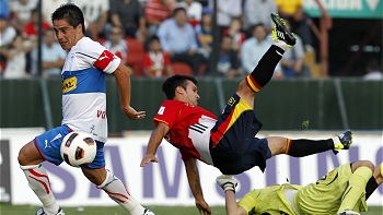 Rodrigo Valenzuela es duda de último momento en la UC para el duelo con U. Española