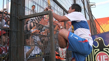 Fernando Meneses puso paños fríos en la UC: Ante Gremio no está nada dicho