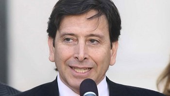 Golborne: Los gobiernos anteriores evitaron abordar Hidroaysén