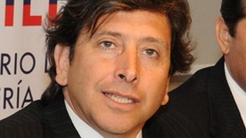 Asamblea Ciudadana: Golborne creó el problema del gas y quiere aparecer como Superman