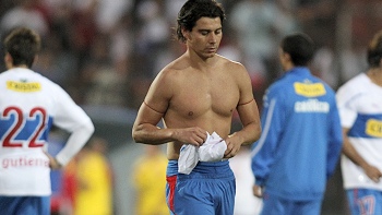 Universidad Católica viajó a Uruguay lamentando la baja de David Henríquez