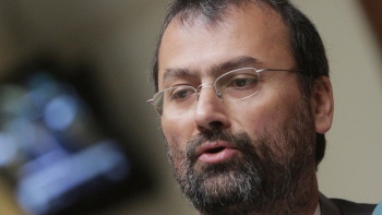 Vallespín: Aprobación de HidroAysén es aberrante y una vergüenza para el Gobierno