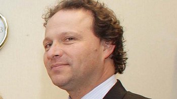 HidroAysén: Diputado socialista promoverá inhabilitación de ministros Golborne y Benítez