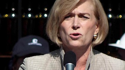 Matthei: Esperamos que la Concertación no le dé un portazo al proyecto de postnatal