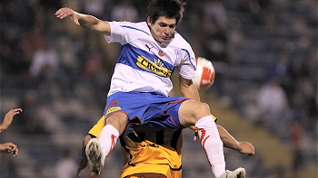 Alfonso Parot será titular en la defensa de U. Católica ante Peñarol