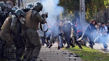 Universitaria herida por lacrimógena en Valdivia denunció a Carabineros en la Fiscalía Militar