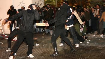 Intendencia anunció querellas contra responsables de disturbios del viernes en la capital