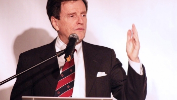 Carlos Larraín: Me sorprende que la Concertación nos dé como bombo en fiesta por HidroAysén