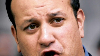   Irlanda admitió que baraja pedir más ayuda del FMI y la UE 