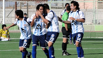   Municipal Mejillones vapuleó a Ovalle y le arrebató la punta de Tercera División 