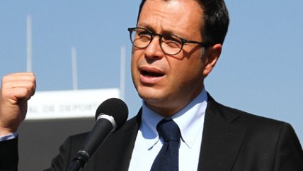 Hinzpeter: Se acabó el tiempo para fumar donde quieran, como quieran y cuando quieran