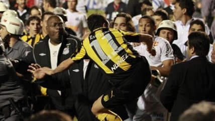   Gresca empañó la final de Copa Libertadores entre Santos y Peñarol 