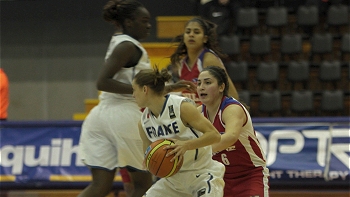 Chile hace frente a Brasil en el Mundial de Baloncesto Sub 19 femenino