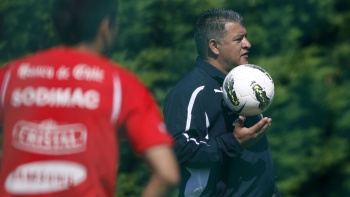   Borghi respaldó a Claudio Bravo por su polémica con la prensa: 