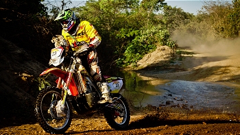 Daniel Gouet se mantuvo entre los 10 mejores en el Rally dos Sertoes