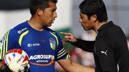 Ivo Basay fustigó al juez Claudio Puga y lo acusó de tergiversar el partido ante Palestino