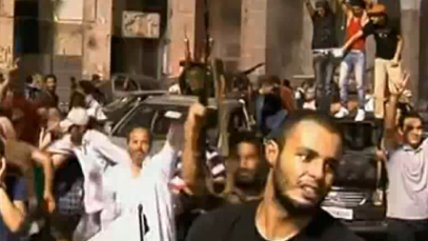   Rebeldes lograron tomar el control de Trípoli acorralando a Gadafi 