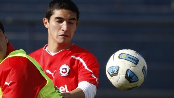   Eduardo Vargas y Felipe Gutiérrez reemplazarán a Fernández y Pinilla en la selección chilena 