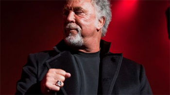 Tom Jones fue hospitalizado en Mónaco por 