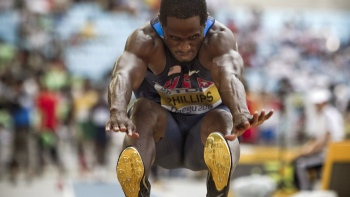   Dwight Phillips logró su cuarto título mundial en el salto largo 