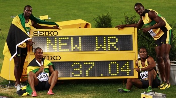   Usain Bolt coronó la posta 4x100 con nuevo récord mundial para Jamaica 