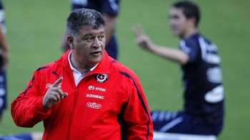   Claudio Borghi confirmó que Humberto Suazo será nominado ante Argentina y Perú 