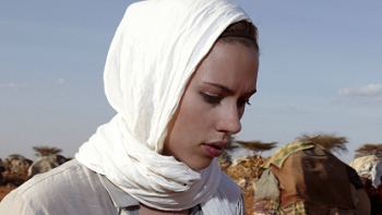 Scarlett Johansson visitó a refugiados en Kenia