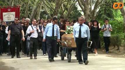 José Miguel Varas fue despedido por amigos, familiares y artistas en el Parque del Recuerdo