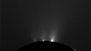   NASA captó los géiser de una de las lunas de Saturno 