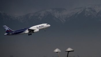 Cenizas del Cordón Caulle obligaron a LAN a suspender vuelos al sur
