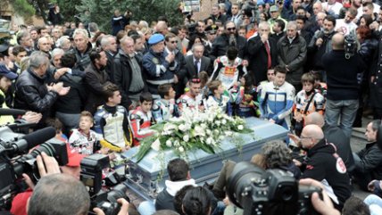 Amigos y familiares dieron su último adiós a Marco Simoncelli