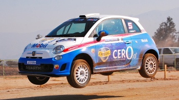   Periodista casi fue arrollada por rueda de auto de Eliseo Salazar en el Rally Mobil 