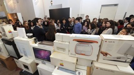   Italia y Hungría homenajearon a Steve Jobs 