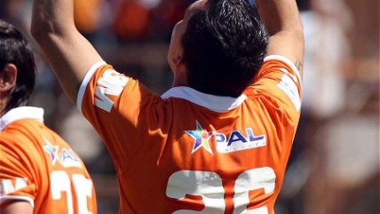 Pedro Vera anotó la apertura de la cuenta con un golazo para Cobreloa sobre U. La Calera