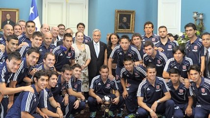 Sebastián Piñera felicitó al plantel de la U por el título de la Sudamericana