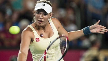 Wozniaki y Kvitova encaminaron a Dinamarca y R. Checa en la Copa Hopman