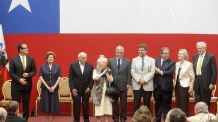   Premios Nacionales fueron galardonados en La Moneda 