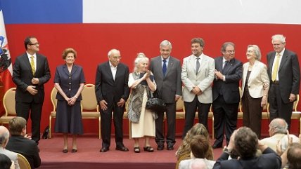   Revise la ceremonia de premiación de los Premios Nacionales 2011 en La Moneda 