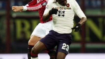 Mauricio Pinilla debutó en Cagliari con caída frente AC Milan