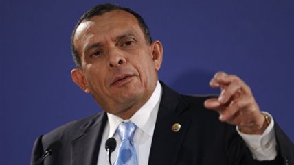   Presidente de Honduras suspendió a autoridades de cárcel incendiada 