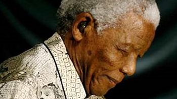 Mandela fue hospitalizado en Johannesburgo