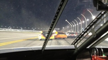   Piloto de Nascar escribió en Twitter mientras conducía y generó fuerte polémica 