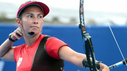   Denisse van Lamoen enseñó los secretos del tiro con arco 