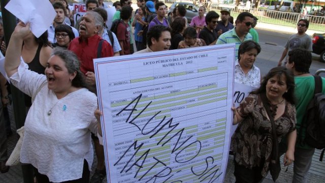 [Fotos] Protesta de profesores y estudiantes terminó con incidentes en ...