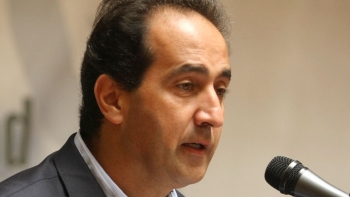 Alcalde Zalaquett fue increpado al llegar a visitar a familia de Daniel Zamudio