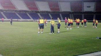 Plantel de U. Española reconoció la cancha del Metropolitano de Barranquilla