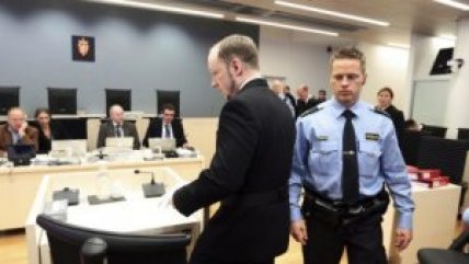   Ultraderechista noruego que mató a 77 personas afirmó que 