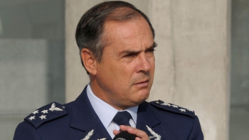   FACh ordenó el retiro de otros dos generales por tragedia de Juan Fernández 