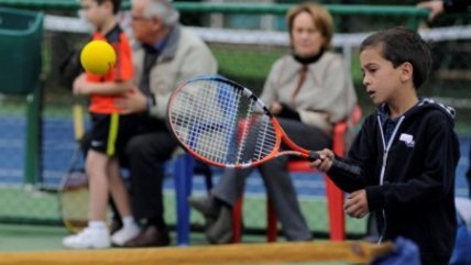   Fernando González realizó clínica de tenis con niños 