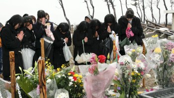 Número de suicidios en Japón aumentó en un millar tras el terremoto